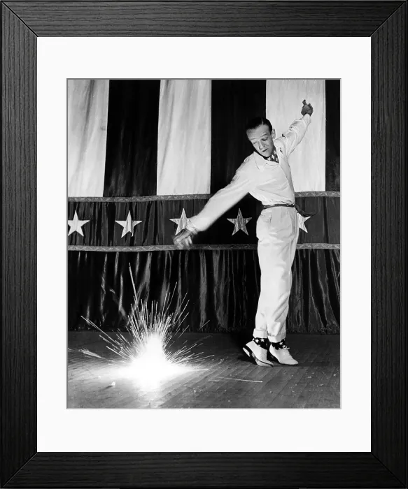 Framed Print : HOLIDAY INN, Fred Astaire, 1942, dancing