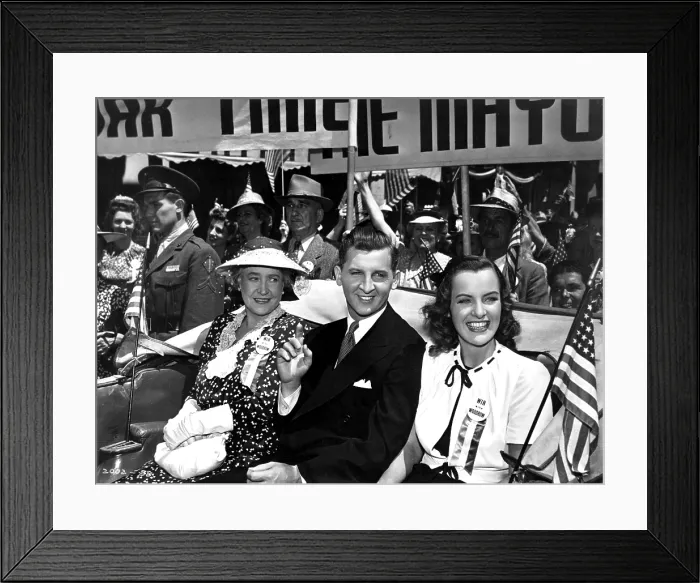 Framed Print : HAIL THE CONQUERING HERO, Georgia Caine, Eddie Bracken, Ella Raines, 1944