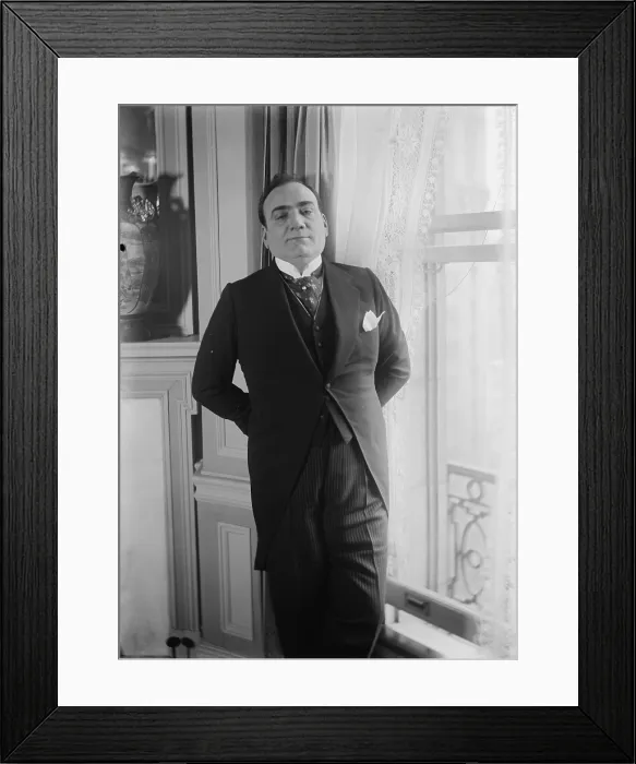 Framed Print : Enrico Caruso (1873-1921), in formal attire ca. 1915 Framed Print : Enrico Caruso (1873-1921), in formal attire ca. 1915