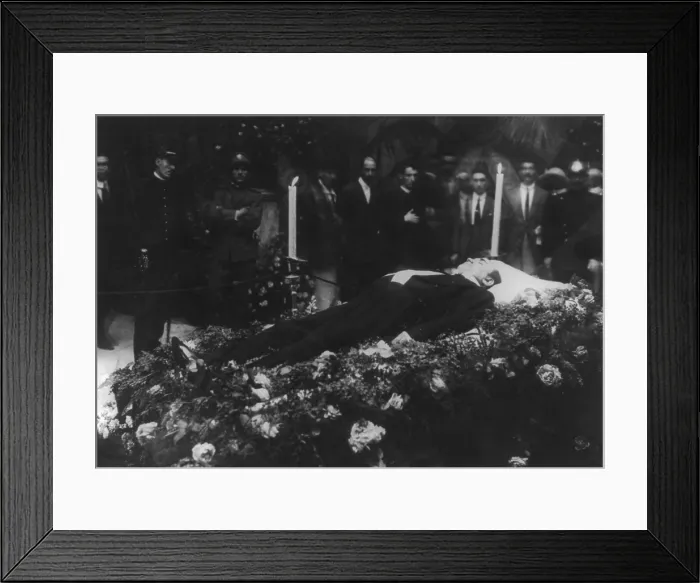 Framed Print : Enrico Caruso's funeral at Church San Francisco de Paulo in Naples. He died at age 48 in 1921 Framed Print : Enrico Caruso's funeral at Church San Francisco de Paulo in Naples. He died at age 48 in 1921