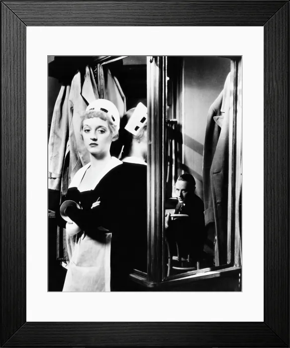Framed Print : OF HUMAN BONDAGE, Bette Davis, Leslie Howard, 1934