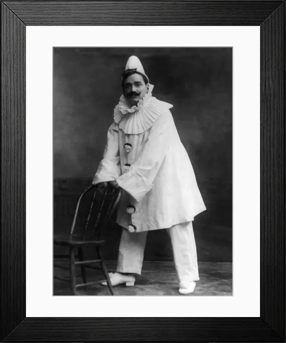 Framed Print : Enrico Caruso (1873-1921), as the clown Canio in PAGLIACCI, an opera by Ruggero Leoncavallo. 1908 Framed Print : Enrico Caruso (1873-1921), as the clown Canio in PAGLIACCI, an opera by Ruggero Leoncavallo. 1908