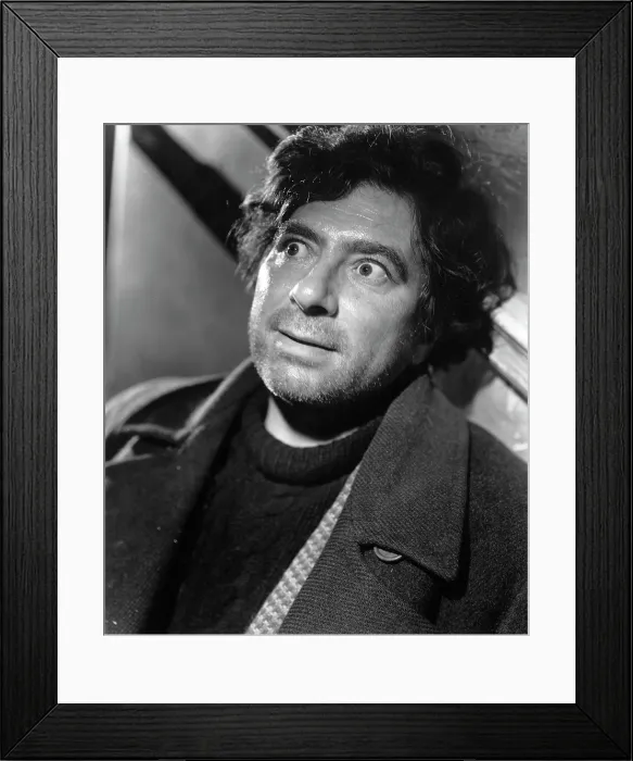 Framed Print : ODD MAN OUT, Robert Newton, 1947