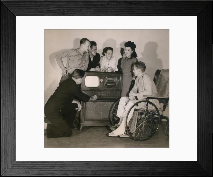 Framed Print : World War II era servicemen patients explore the new radio-television at St. Albans U.S. Naval Hospital in Queens New York, in 1943 Framed Print : World War II era servicemen patients explore the new radio-television at St. Albans U.S. Naval Hospital in Queens New York, in 1943