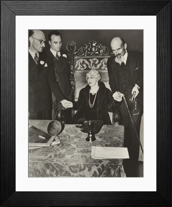 Framed Print : Mrs. Bess Houdini, widow of the great magician, sitting in a chair with her business manager, Edward Saint (to her left holding handcuffs), and others, during a seance Framed Print : Mrs. Bess Houdini, widow of the great magician, sitting in a chair with her business manager, Edward Saint (to her left holding handcuffs), and others, during a seance