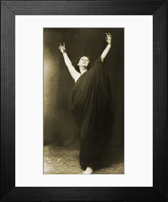 Framed Print : Isadora Duncan (1877-1927), pioneering modern dancer challenged the dominance of ballet. She developed a freer and more naturally expressive dance form. Ca