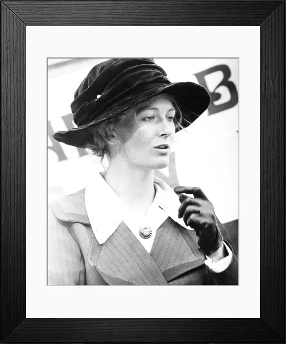 Framed Print : OH! WHAT A LOVELY WAR, Vanessa Redgrave as Sylvia Pankhurst, 1969 Framed Print : OH! WHAT A LOVELY WAR, Vanessa Redgrave as Sylvia Pankhurst, 1969