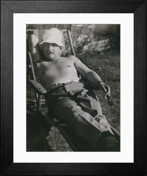 Framed Print : Albert Einstein (1879-1955), sunbathing in 1932 Framed Print : Albert Einstein (1879-1955), sunbathing in 1932