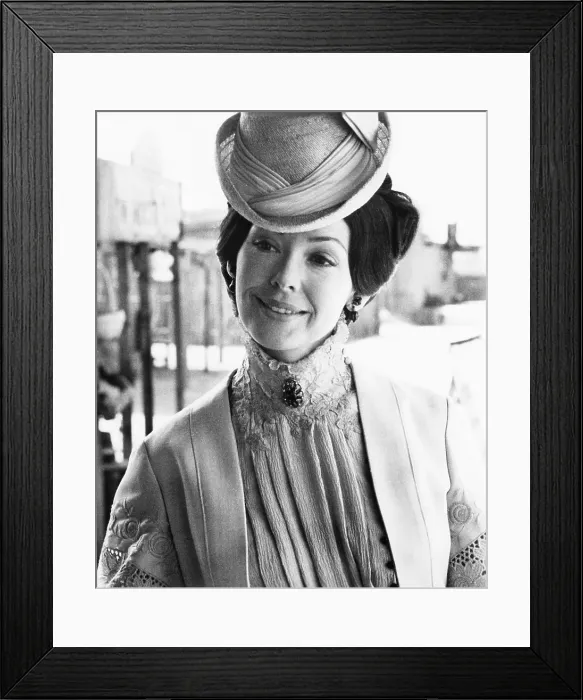 Framed Print : HOMBRE, Barbara Rush, 1967, TM & Copyright 20th Century Fox Film Corp. / courtesy Everett Collection Framed Print : HOMBRE, Barbara Rush, 1967, TM & Copyright 20th Century Fox Film Corp. / courtesy Everett Collection