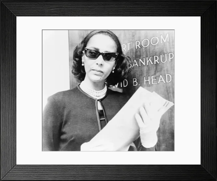 Framed Print : Dorothy Dandridge (1922-1965), prepares to enter bankruptcy court in the Federal Building, wearing dark glasses, and holding papers. 1963