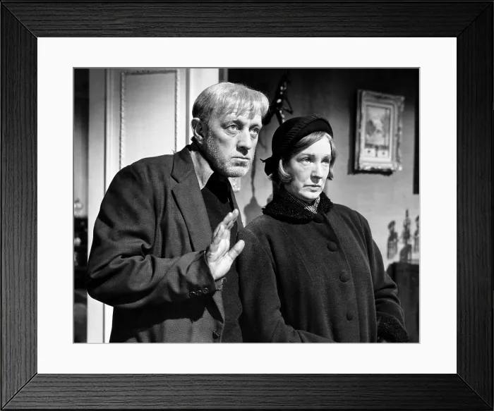 Framed Print : THE HORSE'S MOUTH, from left, Alec Guinness, Kay Walsh, 1958 Framed Print : THE HORSE'S MOUTH, from left, Alec Guinness, Kay Walsh, 1958