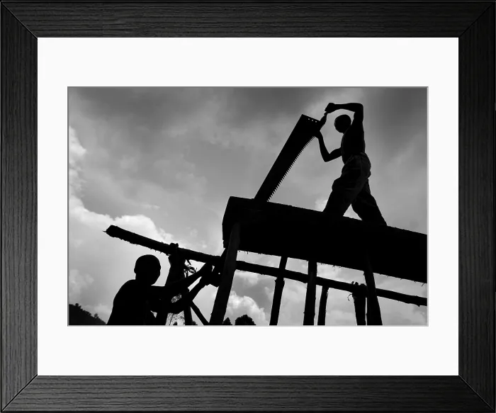 Framed Print : CONGO, Democratic Republic of the. NORTH KIVU. Democratic Republic of the Congo (2008). Kivu Conflict. Carpenters in the surroundings of Mweso Framed Print : CONGO, Democratic Republic of the. NORTH KIVU. Democratic Republic of the Congo (2008). Kivu Conflict. Carpenters in the surroundings of Mweso