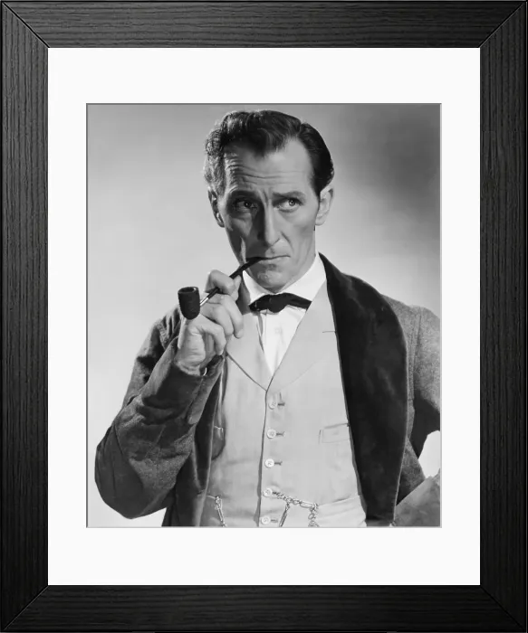 Framed Print : THE HOUND OF THE BASKERVILLES, Peter Cushing, 1959 Framed Print : THE HOUND OF THE BASKERVILLES, Peter Cushing, 1959