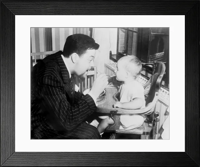 Framed Print : Orson Welles with his baby daughter, Christopher Welles, during his marriage to Virginia Nicholson. 1939 Framed Print : Orson Welles with his baby daughter, Christopher Welles, during his marriage to Virginia Nicholson. 1939