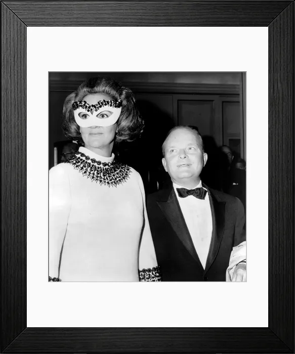 Framed Print : Truman Capote (1924-1984), southern American writer with Washington Post publisher, Katherine Graham (1917-2001), at his 1966 'Black and White' ball Framed Print : Truman Capote (1924-1984), southern American writer with Washington Post publisher, Katherine Graham (1917-2001), at his 1966 'Black and White' ball