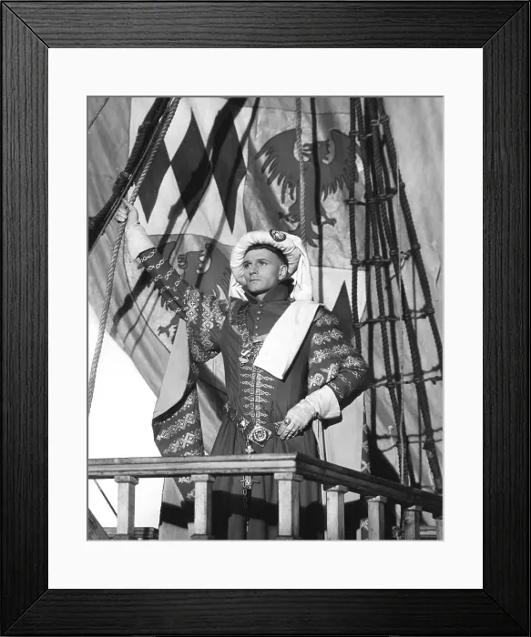 Framed Print : HENRY V, Laurence Olivier, 1944