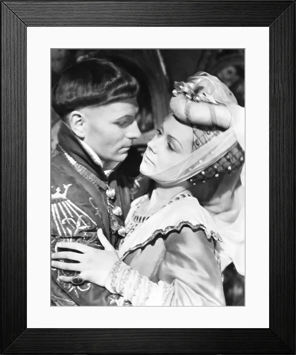 Framed Print : HENRY V, from left: Laurence Olivier, Renee Asherson, 1944