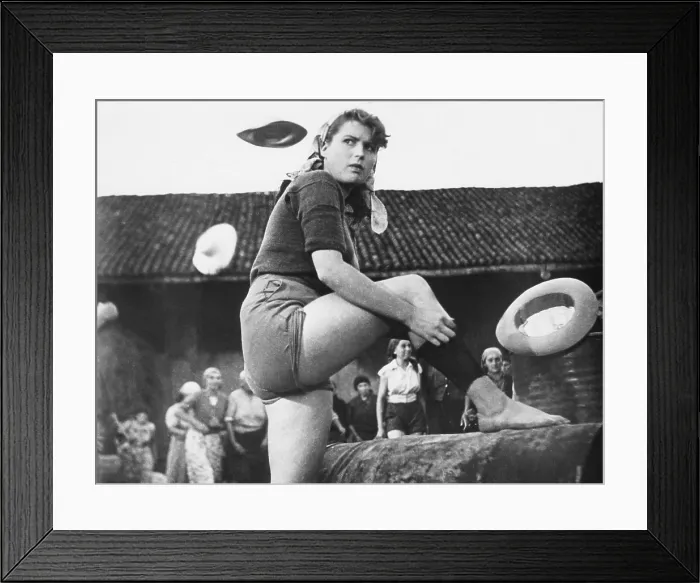 Framed Print : BITTER RICE, (aka RISO AMARO), Silvana Mangano, 1949
