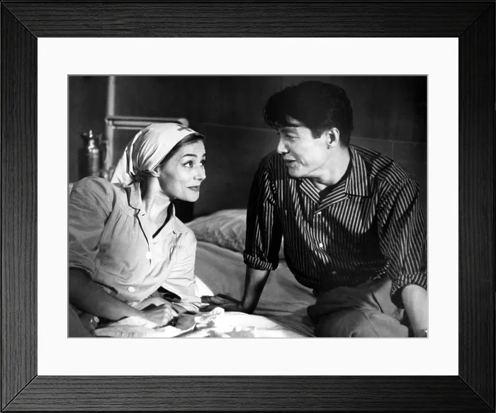 Framed Print : HIROSHIMA MON AMOUR, Emmanuelle Riva, Eiji Okada, 1959 Framed Print : HIROSHIMA MON AMOUR, Emmanuelle Riva, Eiji Okada, 1959