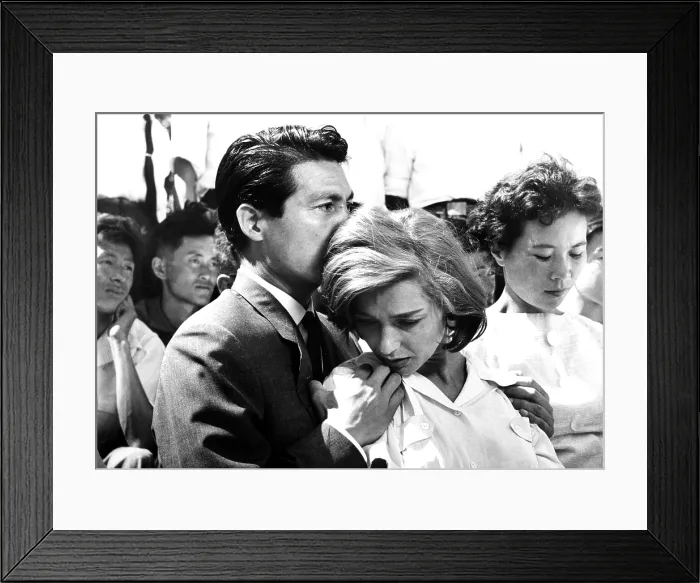Framed Print : HIROSHIMA MON AMOUR, Eiji Okada, Emmanuelle Riva, 1959