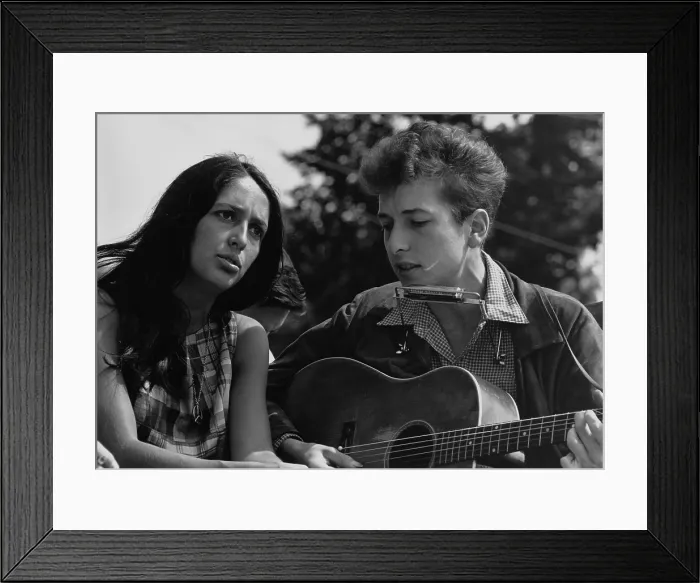 Framed Print : Folk singers Joan Baez and Bob Dylan singing at the 1963 Civil Rights March on Washington. Aug. 28, 1963