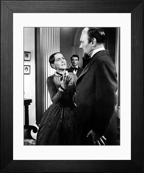 Framed Print : THE HEIRESS, Olivia De Havilland, Montgomery Clift, Ralph richardson, 1949