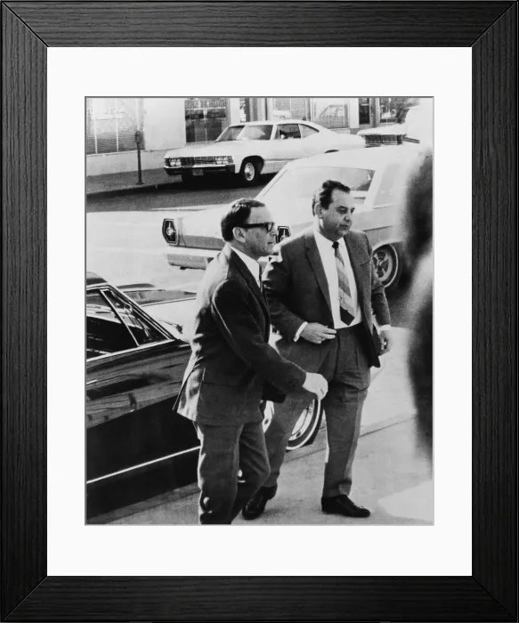 Framed Print : Frank Sinatra (1915-1998) and his attorney, Milton Rudin (right), on the street Framed Print : Frank Sinatra (1915-1998) and his attorney, Milton Rudin (right), on the street