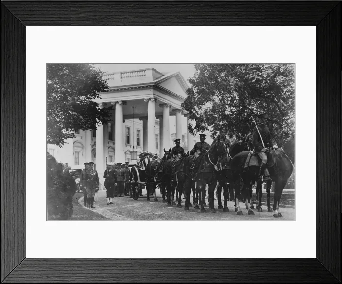 Framed Print : President Warren Harding's (1865-1923) body leaving the White House on a horse drawn caission. Aug 8 1923