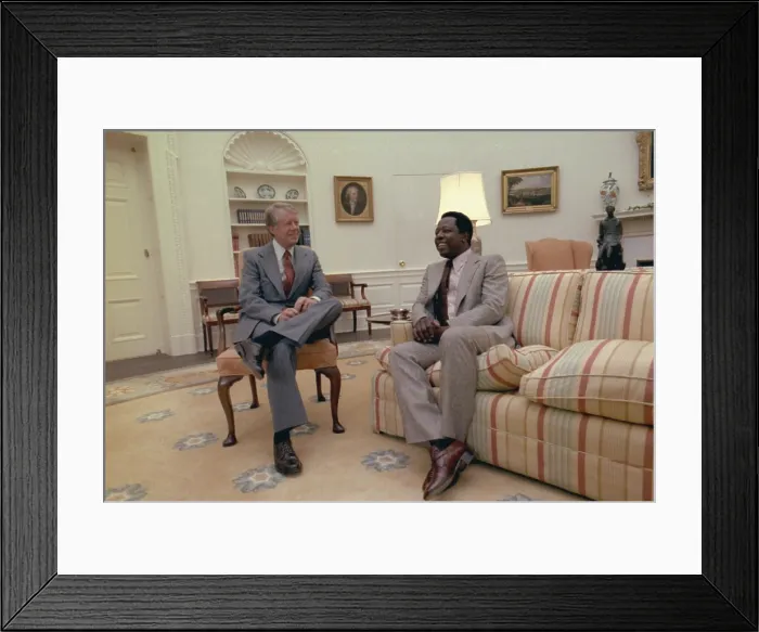 Framed Print : Jimmy Carter chatting with Hank Aaron in the Oval Office Framed Print : Jimmy Carter chatting with Hank Aaron in the Oval Office