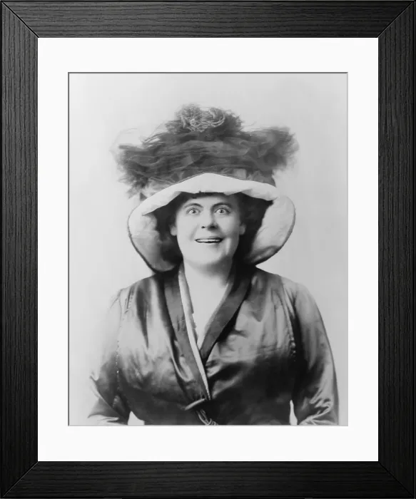 Framed Print : Marie Dressler (1868-1934), Canadian born comedienne, and later oscar-winning character actress wearing lamp shade style hat, with brim up. Ca. 1909