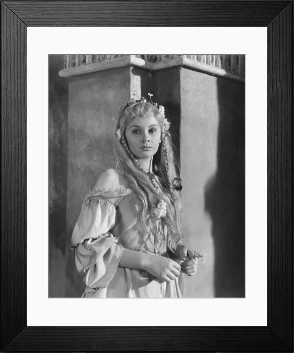 Framed Print : HAMLET, Jean Simmons, 1948
