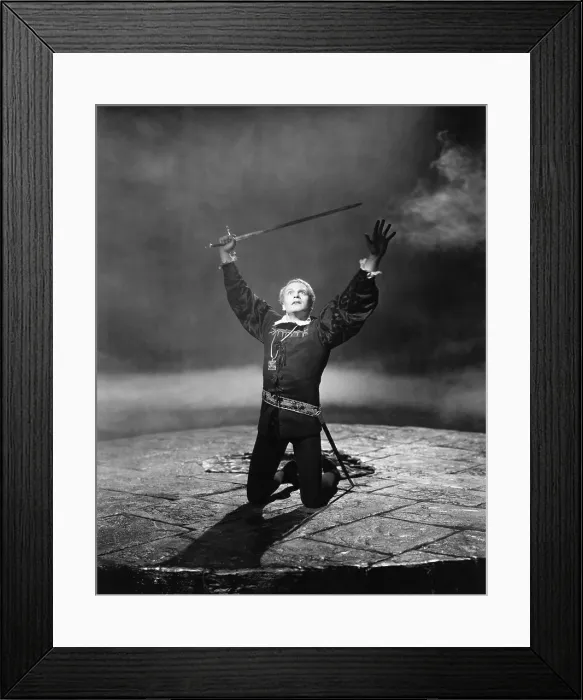 Framed Print : HAMLET, Laurence Olivier, 1948