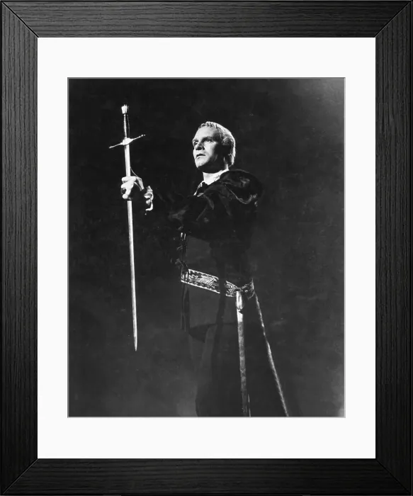 Framed Print : HAMLET, Laurence Olivier, 1948