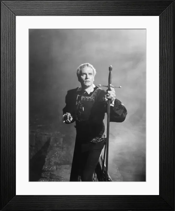 Framed Print : HAMLET, Laurence Olivier, 1948