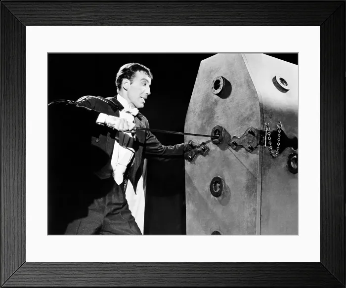 Framed Print : THE HANDS OF ORLAC, Christopher Lee, 1960