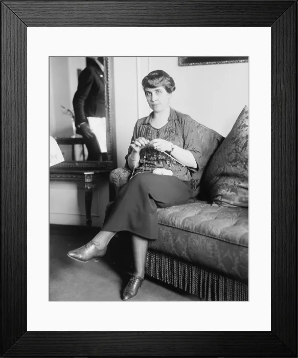 Framed Print : 1921 portrait of Grave Coolidge (1979-1947), wife of then Vice President Calvin Coolidge knitting