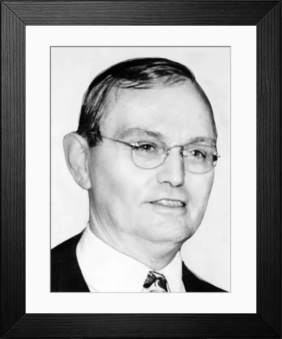 Framed Print : Damon Runyon (1880-1946), very successful American author best known for his collection of stories, 'Guys and Dolls' (1931) Framed Print : Damon Runyon (1880-1946), very successful American author best known for his collection of stories, 'Guys and Dolls' (1931)
