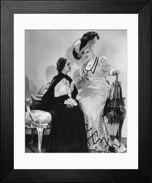 Framed Print : SHE DONE HIM WRONG, from left: Rochelle Hudson, Mae West, 1933 Framed Print : SHE DONE HIM WRONG, from left: Rochelle Hudson, Mae West, 1933