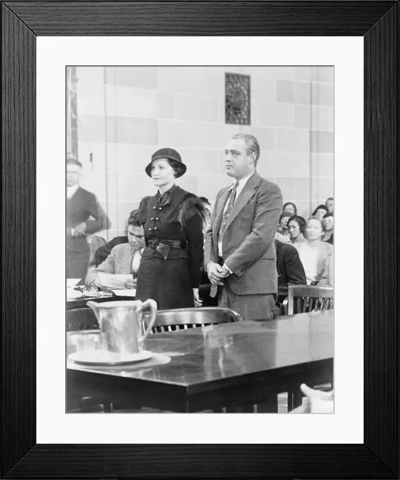 Framed Print : George Machine Gun Kelly (1897-1954), and wife, Kathryn, in court on October 13, 1933 receiving life sentences for the kidnapping of Charles F. Urschel Framed Print : George Machine Gun Kelly (1897-1954), and wife, Kathryn, in court on October 13, 1933 receiving life sentences for the kidnapping of Charles F. Urschel