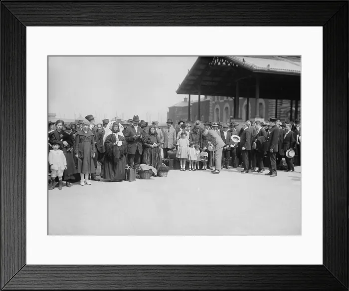 Framed Print : Ellis Island commissioner, Frederick Wallis posed with a group of new arrivals in 1921-21 Framed Print : Ellis Island commissioner, Frederick Wallis posed with a group of new arrivals in 1921-21