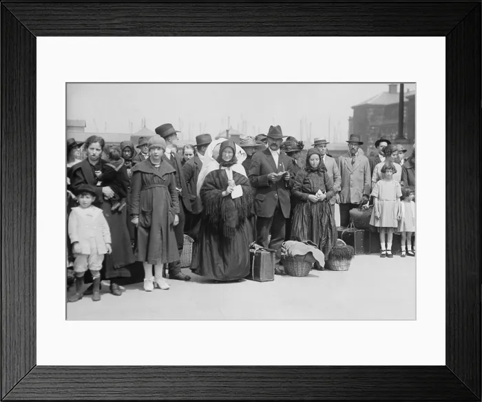 Framed Print : Newly arrived European immigrants at Ellis Island in 1921-21
