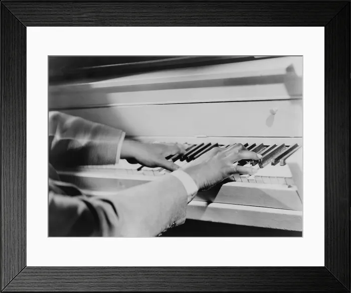 Framed Print : The magic fingers of Art Tatum (1909-1956), African American virtuoso jazz pianist. Tatum, a blind musician influenced other jazz greats. 1951