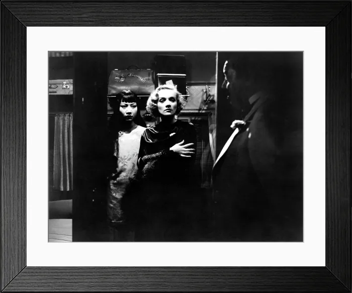 Framed Print : SHANGHAI EXPRESS, Anna May Wong, Marlene Dietrich, Warner Oland, 1932
