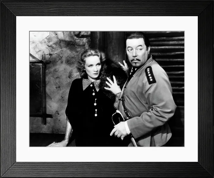 Framed Print : SHANGHAI EXPRESS, Marlene Dietrich, Warner Oland, 1932 Framed Print : SHANGHAI EXPRESS, Marlene Dietrich, Warner Oland, 1932