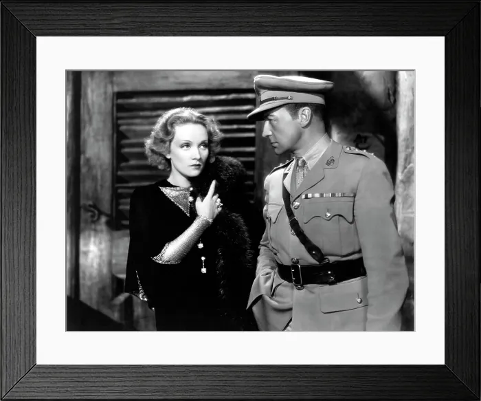 Framed Print : SHANGHAI EXPRESS, Marlene Dietrich, Clive Brook, 1932