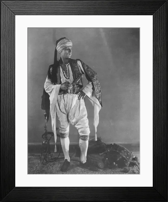 Framed Print : THE SHEIK, Rudolph Valentino, 1921 Framed Print : THE SHEIK, Rudolph Valentino, 1921