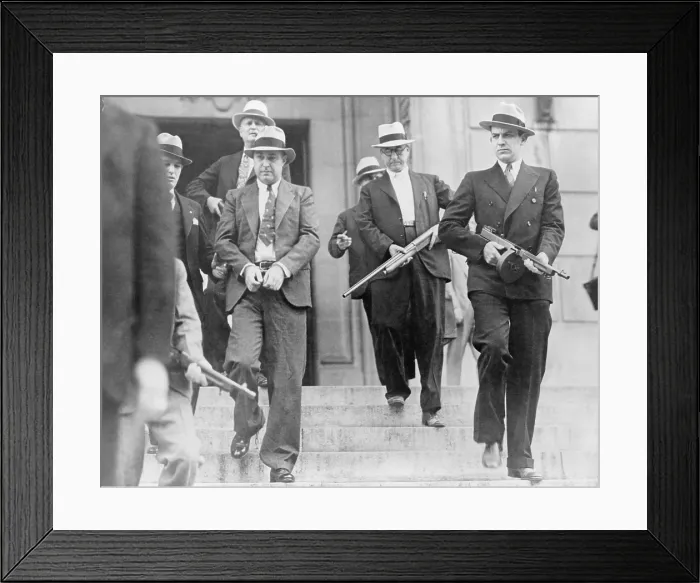 Framed Print : George Machine Gun Kelly (1897-1954), handcuffed, shackled, under heavy guard, en route Oklahoma City to be tried for the kidnapping of Charles F. Urschel
