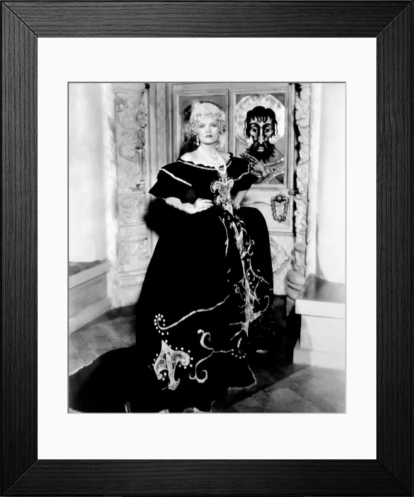 Framed Print : THE SCARLET EMPRESS, Marlene Dietrich (in a costume by Travis Banton and jewels by Eugene Joseff), 1934