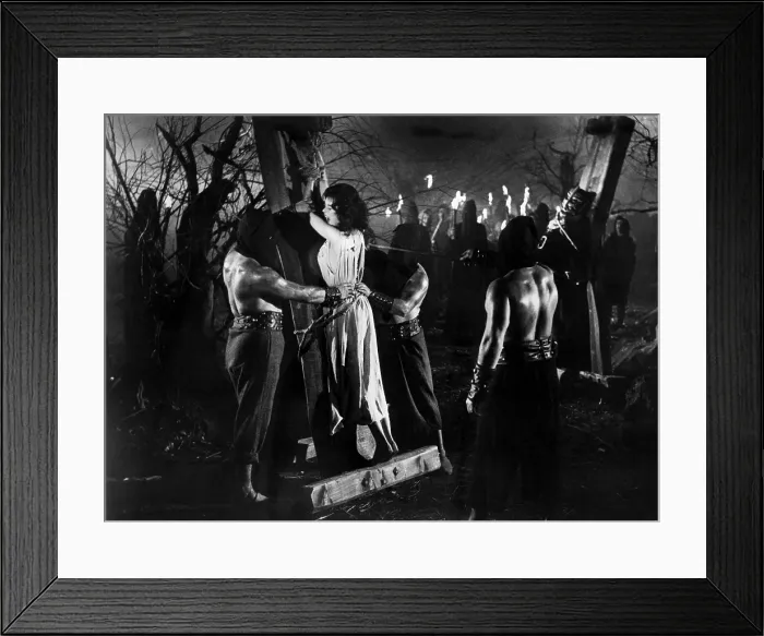 Framed Print : BLACK SUNDAY, (aka LA MASCHERA DEL DEMONIO), Barbara Steele (center, on rack), 1960