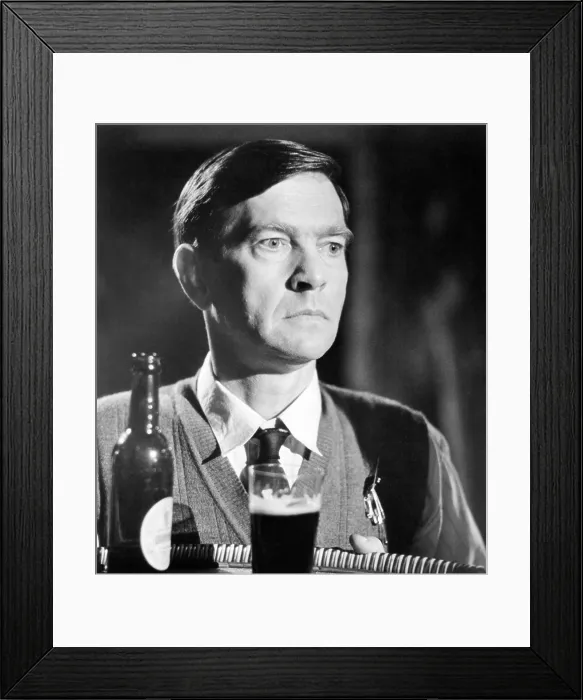 Framed Print : THE DRESSER, Tom Courtenay, 1983. Columbia Pictures / courtesy Everett Collection